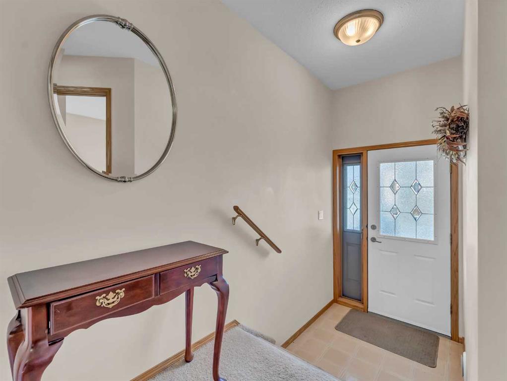 Fifth View of 28 Stonegate Crescent SE, SE Southridge, Medicine Hat, Alberta, T1B4L3