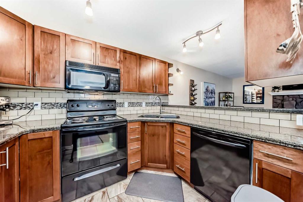 Fourth View of 169, 79 Glamis Green SW, Glamorgan, Calgary, Alberta, T3E 6T9