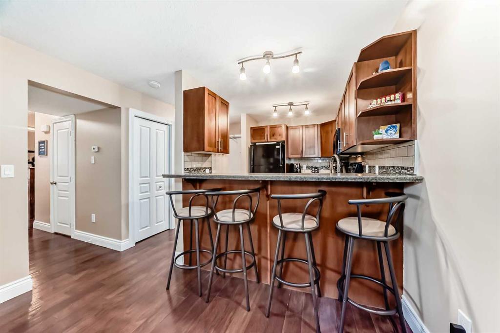 Fifth View of 169, 79 Glamis Green SW, Glamorgan, Calgary, Alberta, T3E 6T9