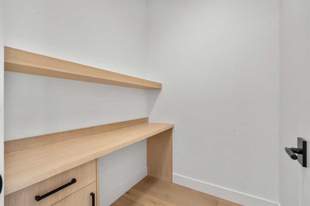 Fifth View of 422 36 Avenue NW, Highland Park, Calgary, Alberta, T2K 0C3
