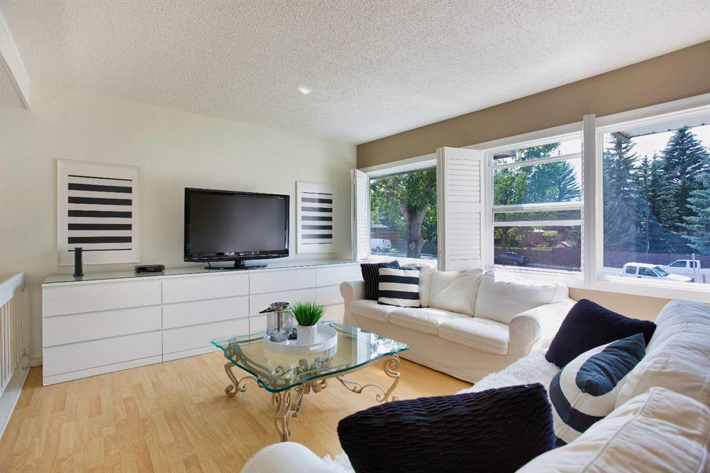 Third View of 354 Brae Glen Road SW, Braeside, Calgary, Alberta, T2W 1B6