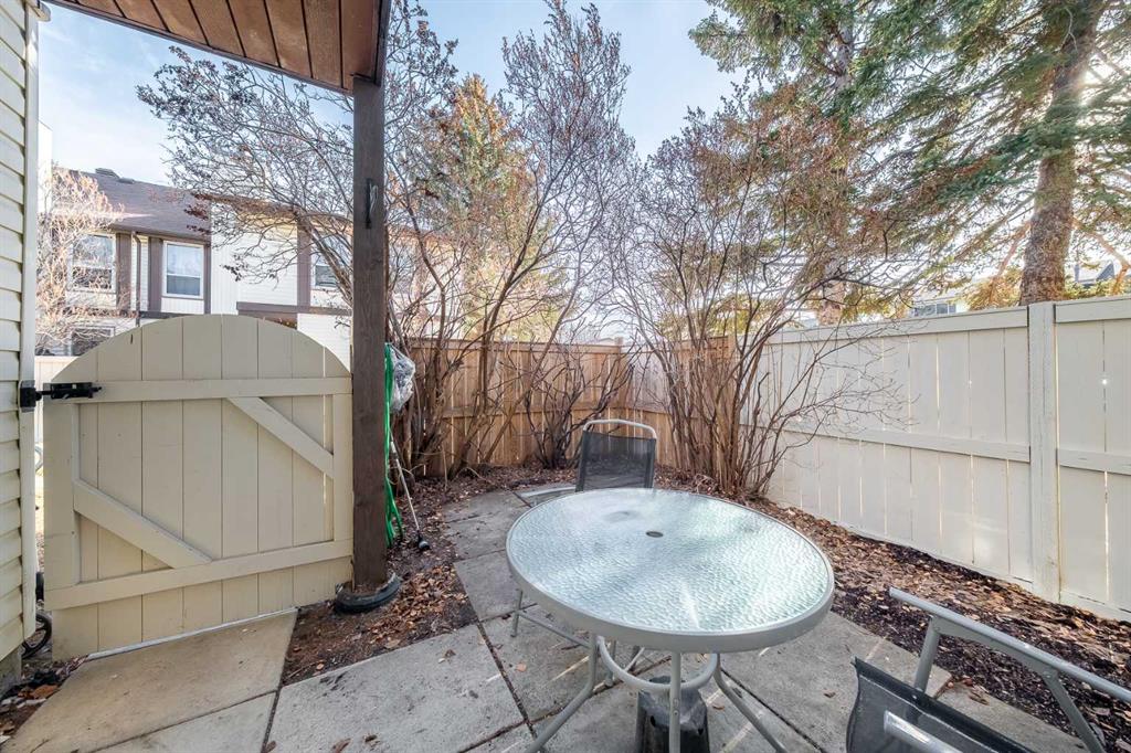 Fifth View of 3200 60 Street NE, Pineridge, Calgary, Alberta, T1Y4K8