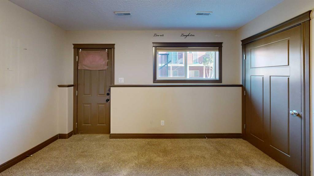 Fifth View of 833 Mt Sundance Manor W, Sunridge, Lethbridge, Alberta, T1J 1X5