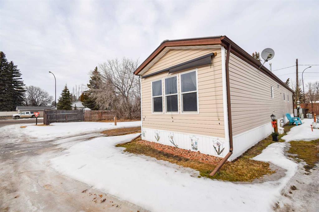 Third View of 2, 4822 58 Street , Rosedale, Stettler, Alberta, T4K 1B6