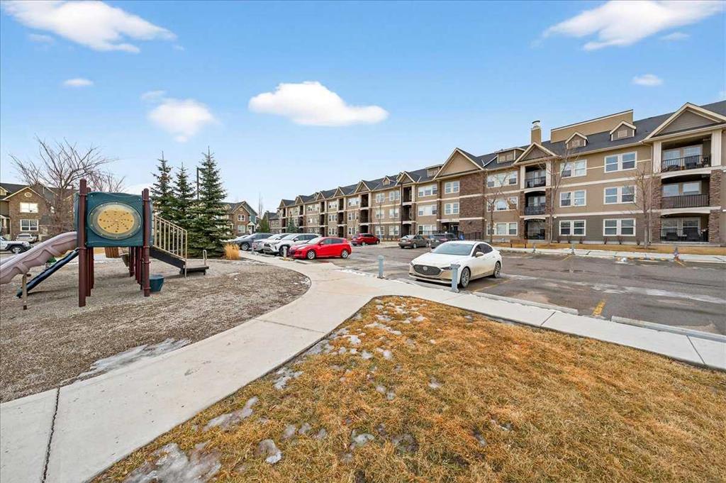 302, 200 Cranfield Common SE, A2284690, Alberta,