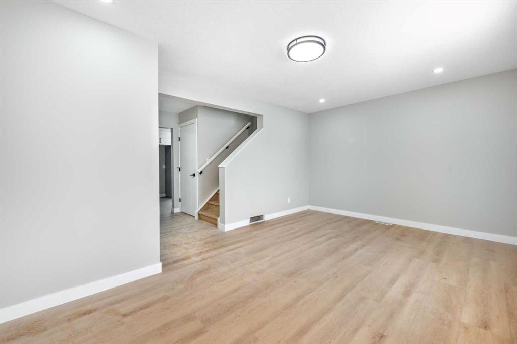 Third View of 7616 27 Street SE, Ogden, Calgary, Alberta, T2C 1E7