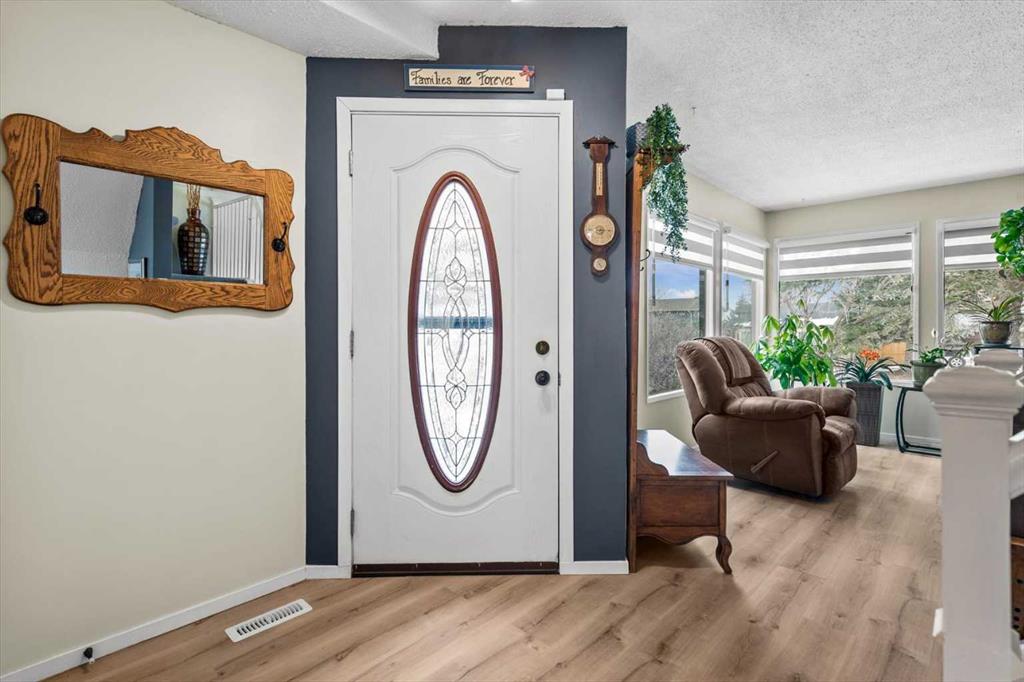 Fifth View of 1399 Berkley Drive NW, Beddington Heights, Calgary, Alberta, T3K 1T5