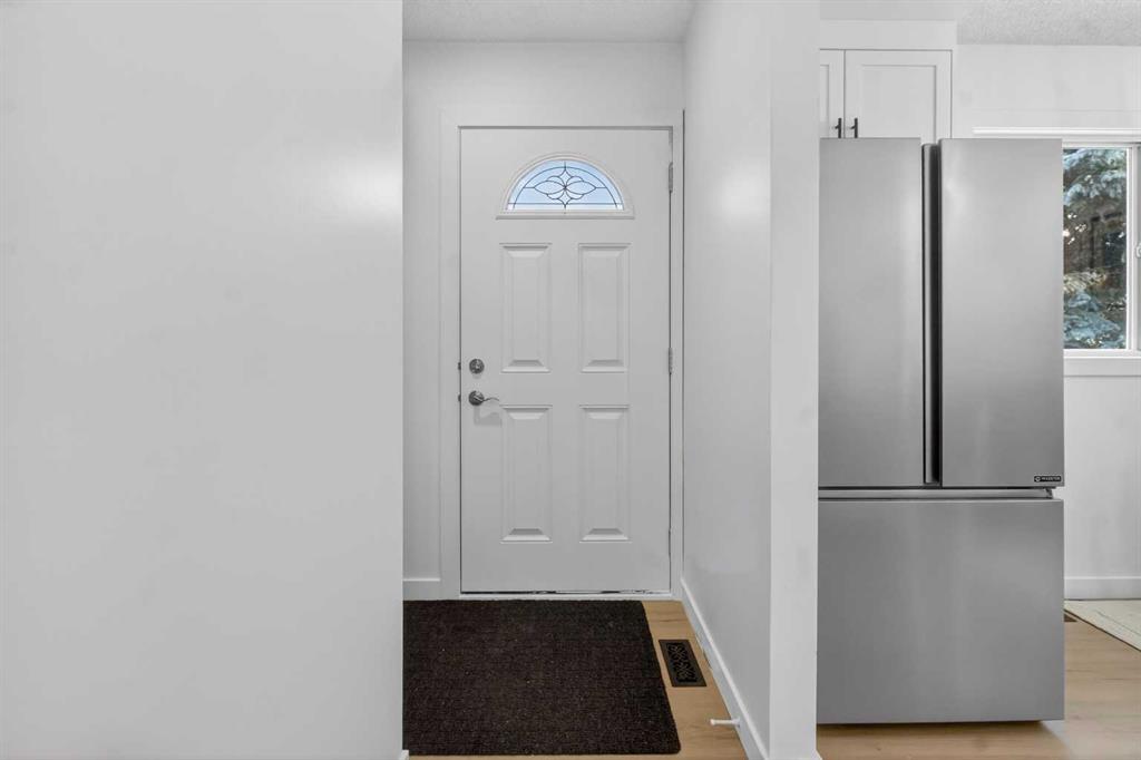 Fifth View of 8, 14736 Deerfield Drive SE, Deer Run, Calgary, Alberta, T2J 5Y1