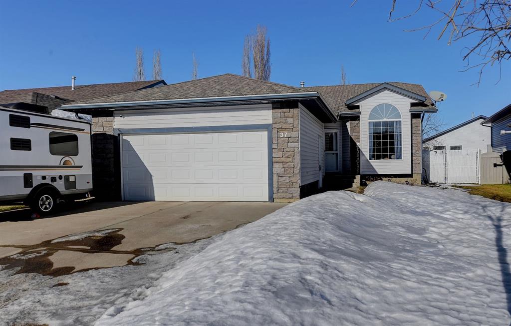 37 Pinnacle Crescent , A2285190, Alberta,