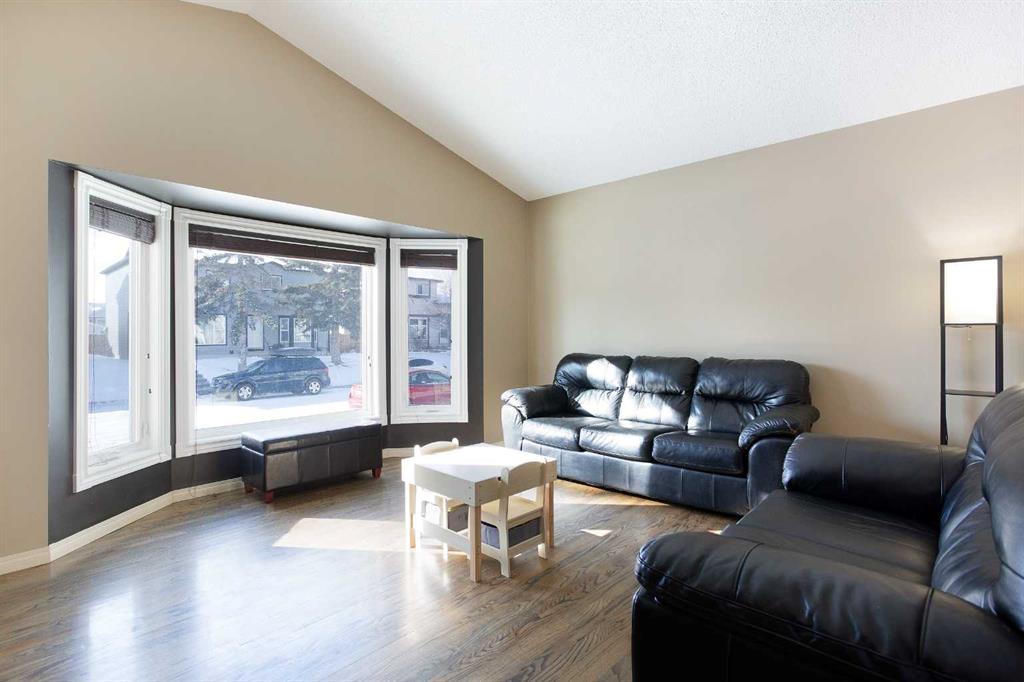 Fourth View of 28 Cedardale Road SW, Cedarbrae, Calgary, Alberta, T2W 5G5