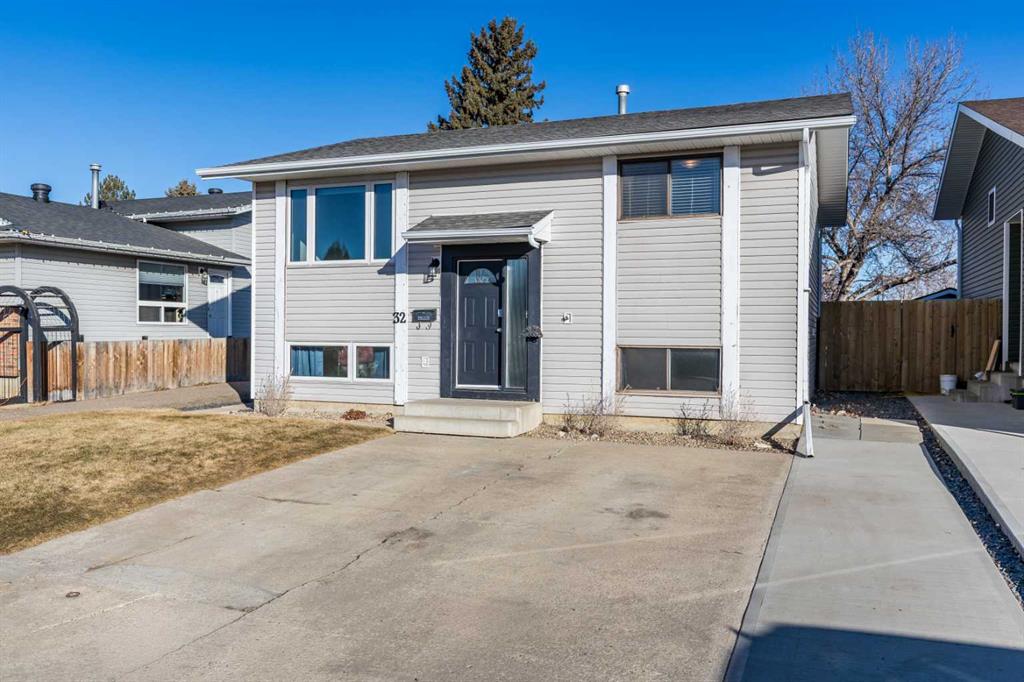 Third View of 32 Rossland Boulevard SE, Ross Glen, Medicine Hat, Alberta, T1B 2J1