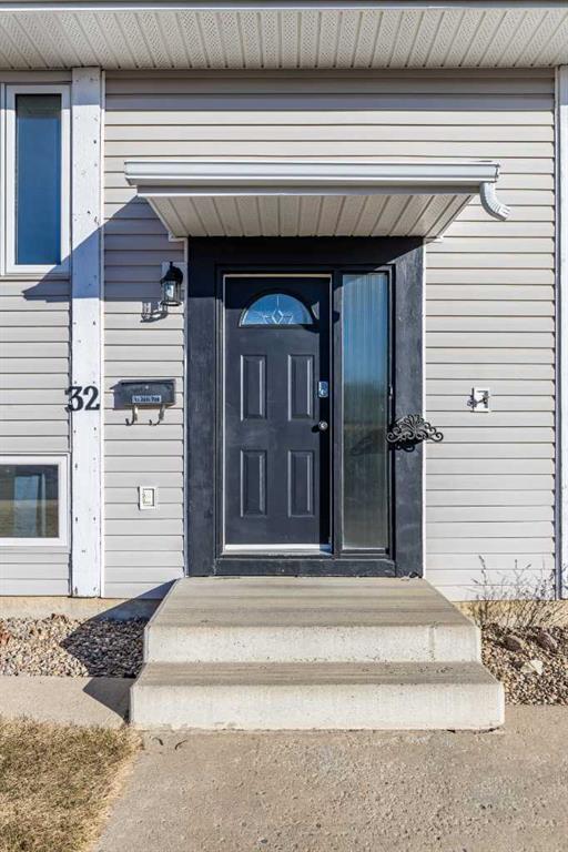 Fifth View of 32 Rossland Boulevard SE, Ross Glen, Medicine Hat, Alberta, T1B 2J1