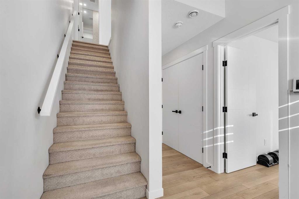 Fourth View of 247 Greenbriar Common NW, Greenwood/Greenbriar, Calgary, Alberta, T3B 6J3