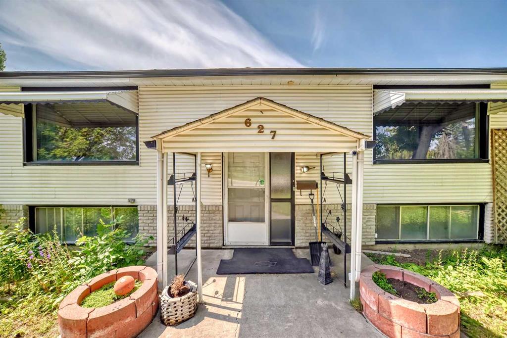Second View of 627 Fortalice Crescent SE, Forest Heights, Calgary, Alberta, T2A2C8