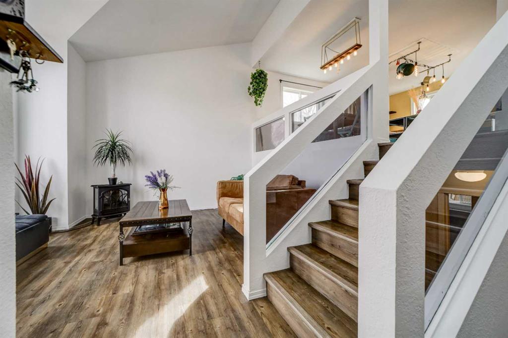 Third View of 213 Mt Blakiston Road W, Mountain Heights, Lethbridge, Alberta, T1K 6M3