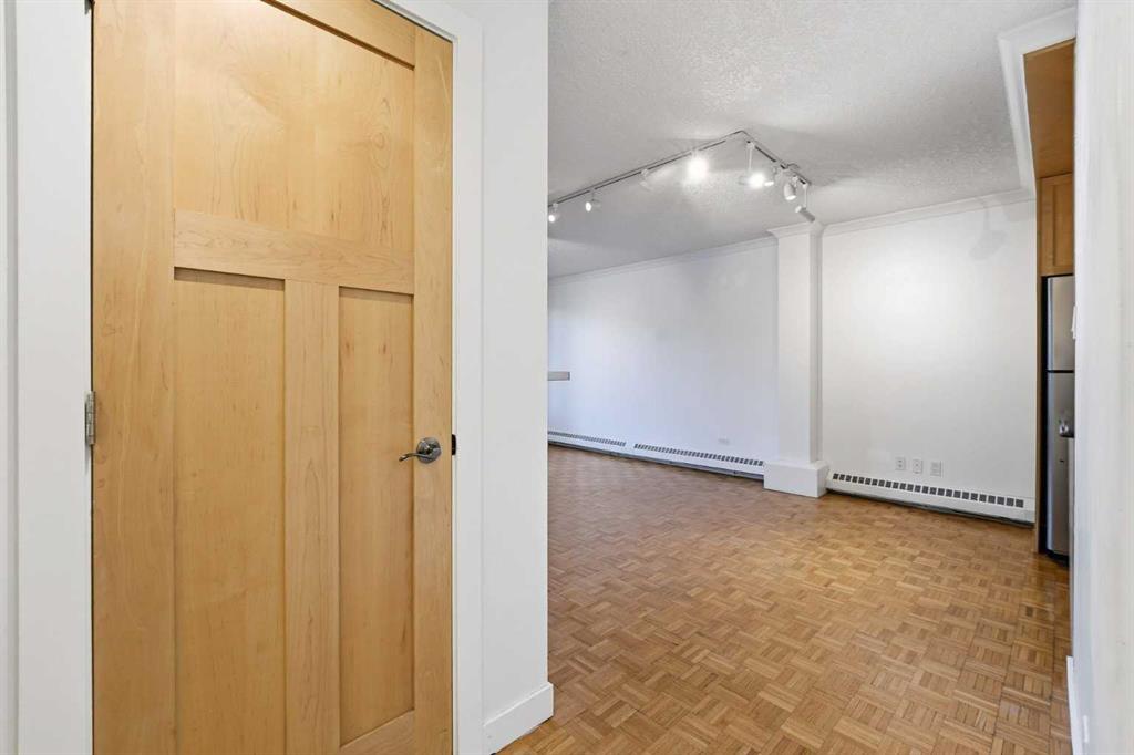 Fourth View of 202, 209 6 Avenue NE, Crescent Heights, Calgary, Alberta, T2E 0L8