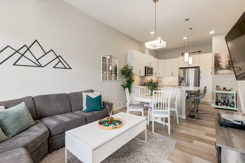 212 Crestbrook Common SW, A2286535, Alberta,