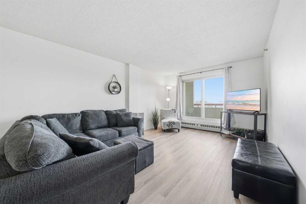 Fifth View of 604, 2011 University Drive NW, University Heights, Calgary, Alberta, T2N 4T4