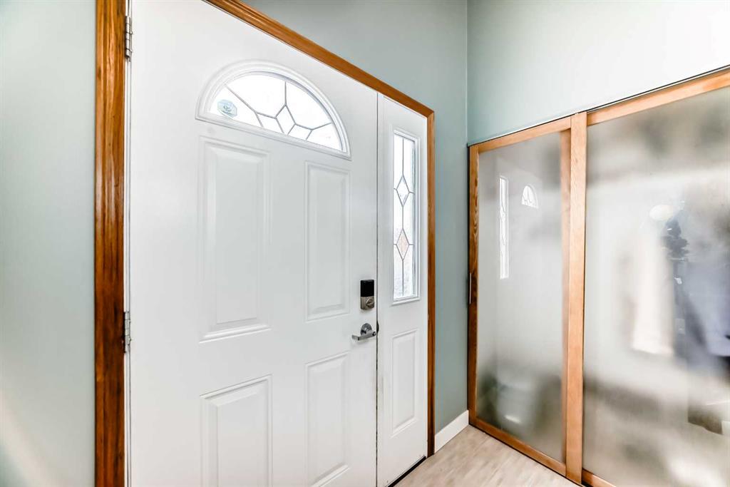 Third View of 52A Queen Alexandra Close SE, Queensland, Calgary, Alberta, T2J3P8