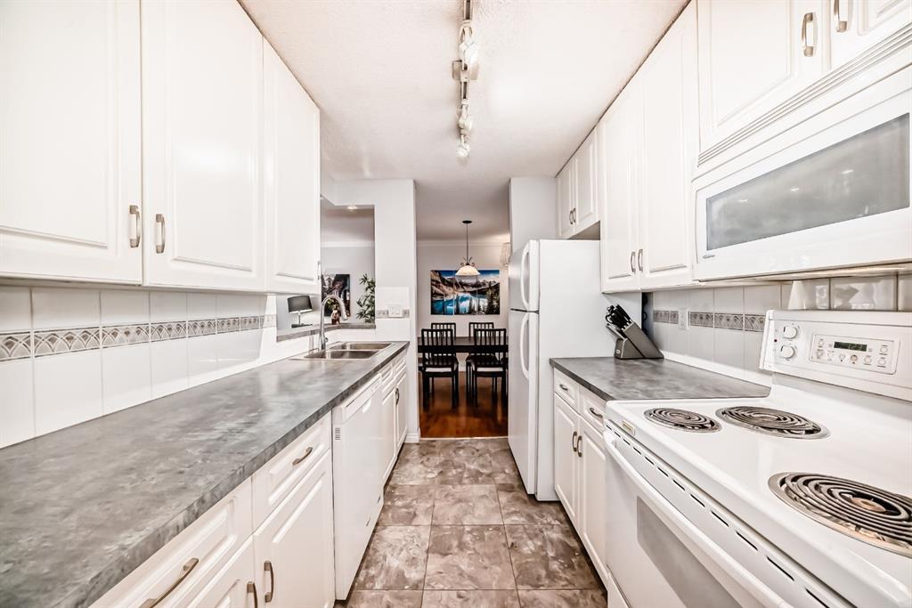 Third View of 215, 727 56 Avenue SW, Windsor Park, Calgary, Alberta, T2V4Z8