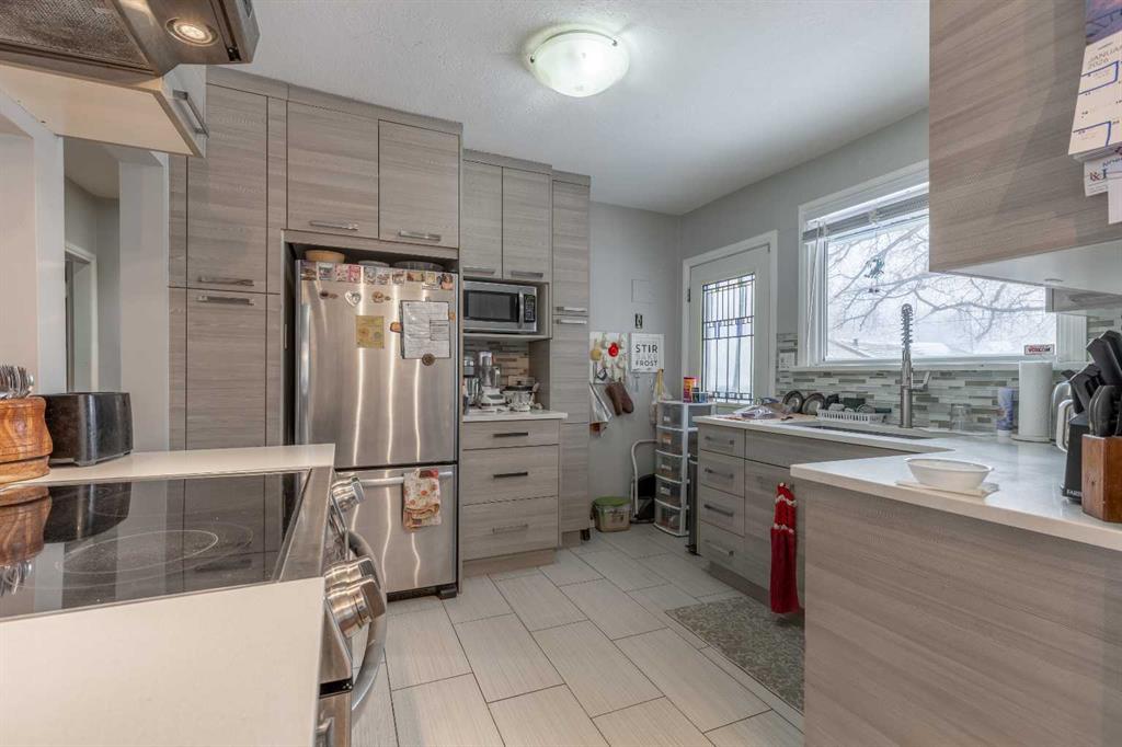 Third View of 819 8 Street S, London Road, Lethbridge, Alberta, T1J 2K6