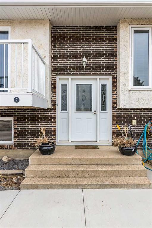 Fifth View of 7 Valleyview Drive SW, SW Hill, Medicine Hat, Alberta, T1A7K5