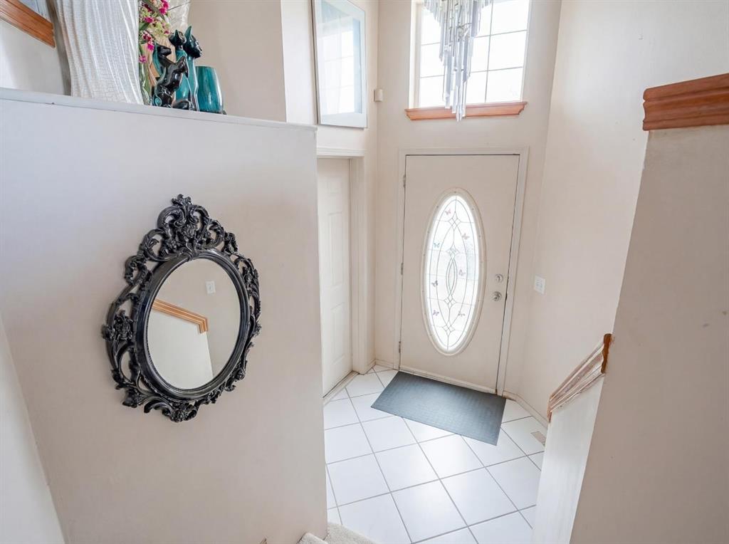 Third View of 206 Saratoga Close NE, Monterey Park, Calgary, Alberta, T1Y 7A1