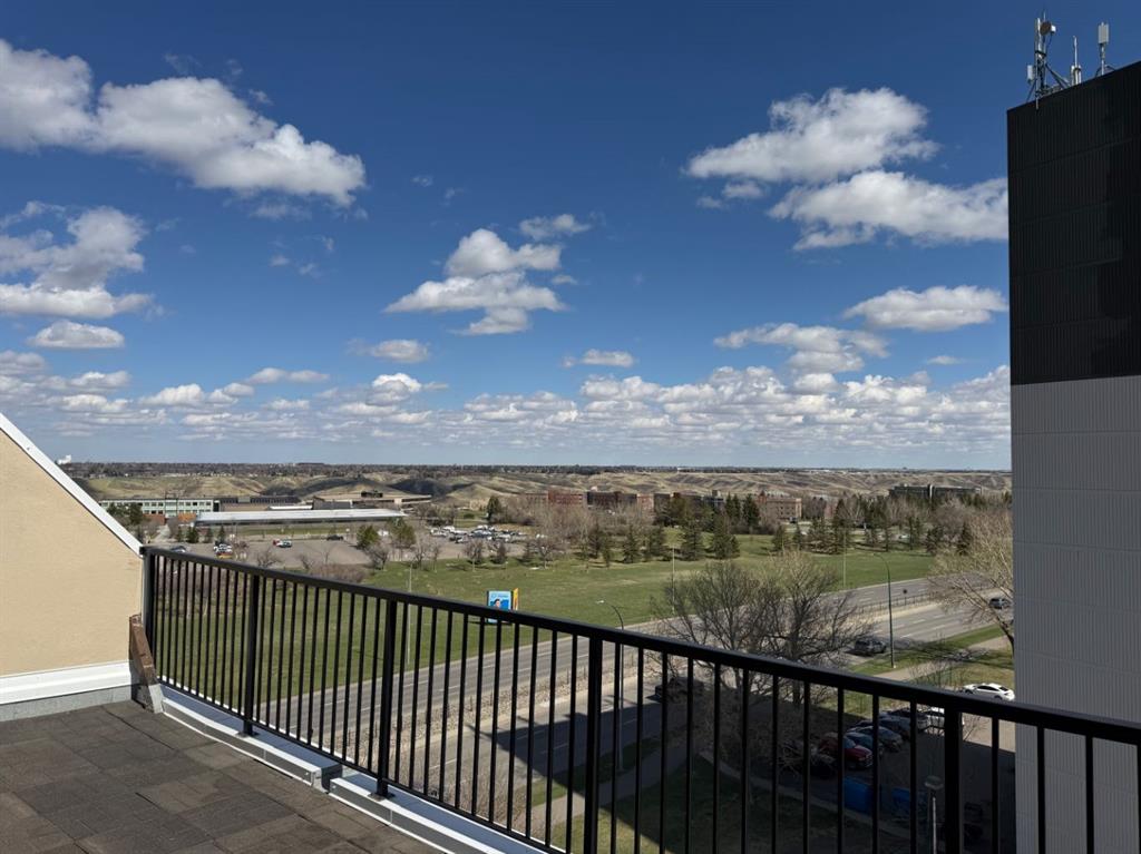 921, 21 Berkeley Place W, A2287216, Alberta,