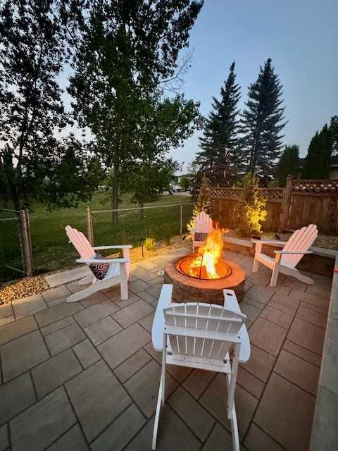Fourth View of 10 Somerside Manor SW, Somerset, Calgary, Alberta, T2Y 3G5