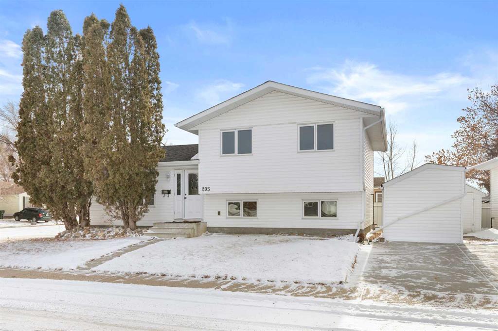 Third View of 295 Cameron Road SE, Ross Glen, Medicine Hat, Alberta, T1B 1Z4