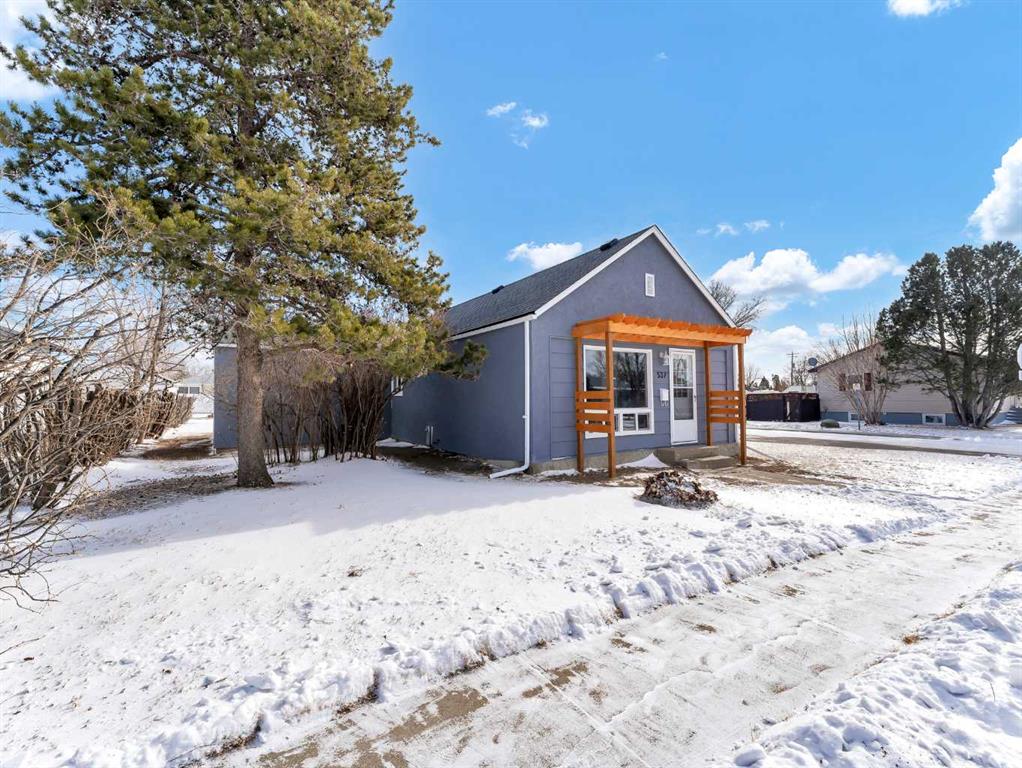 Third View of 537 3 Street SE, NONE, Redcliff, Alberta, T0J 2P0