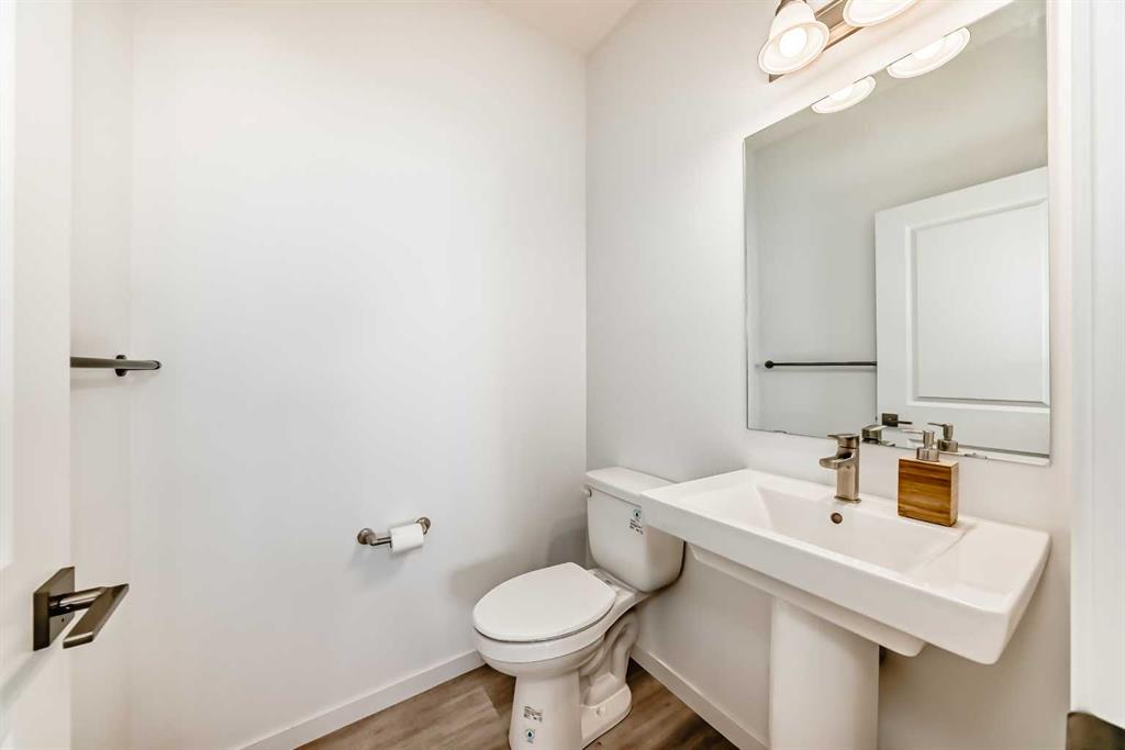 Fourth View of 289 Crestmont Drive SW, Crestmont, Calgary, Alberta, T3B 6G9