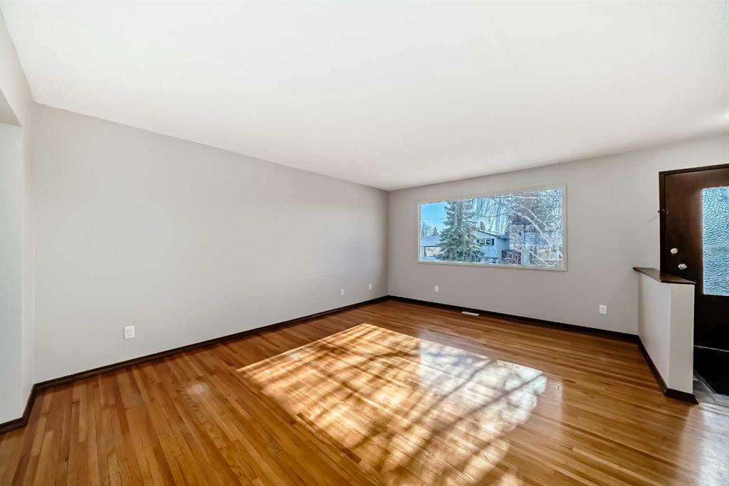 Fifth View of 244 Huntridge Road NE, Huntington Hills, Calgary, Alberta, T2K 4B6