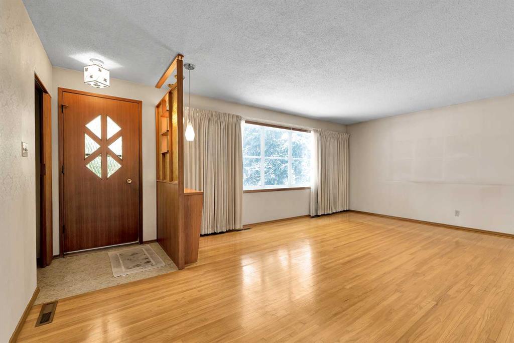 Fourth View of 1483 Northmount Drive NW, Brentwood, Calgary, Alberta, T2L 0G7