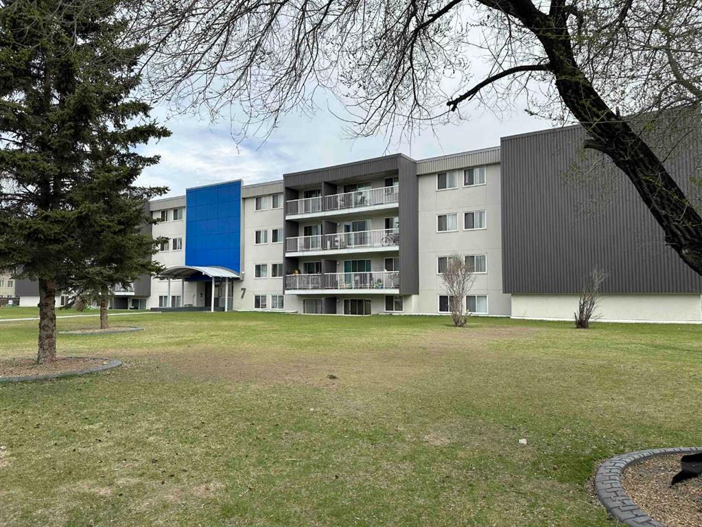 Third View of 7, 7 Clearwater Crescent , Downtown, Fort McMurray, Alberta, T9H 3Z9