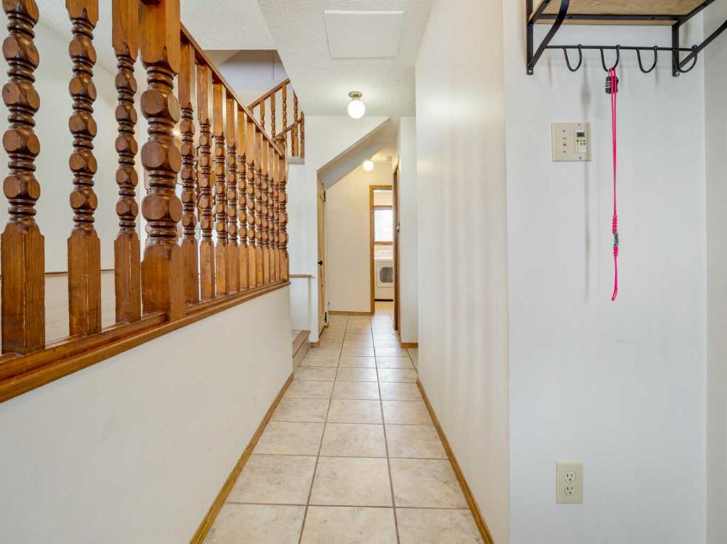 Fifth View of 31 Sheridan Place W, Varsity Village, Lethbridge, Alberta, T1K 4M8