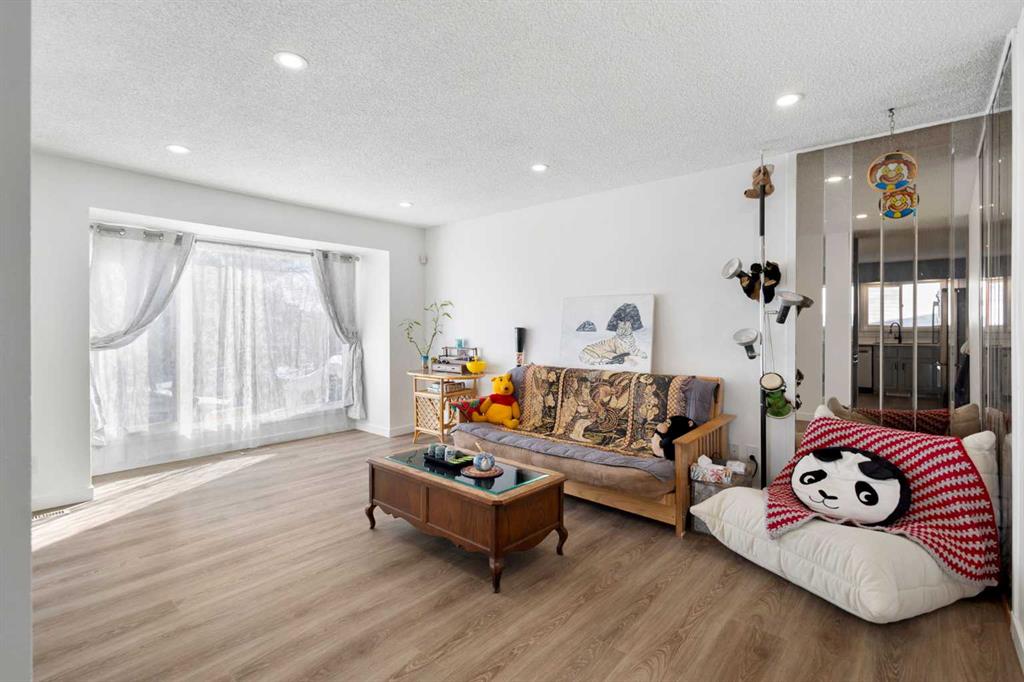 Fourth View of 95 Beddington Way NE, Beddington Heights, Calgary, Alberta, T3K1M8