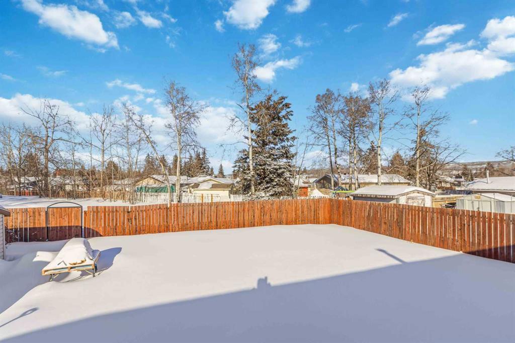 Fourth View of 17 CLARK Crescent , Downtown, Fort McMurray, Alberta, T9H 1M8