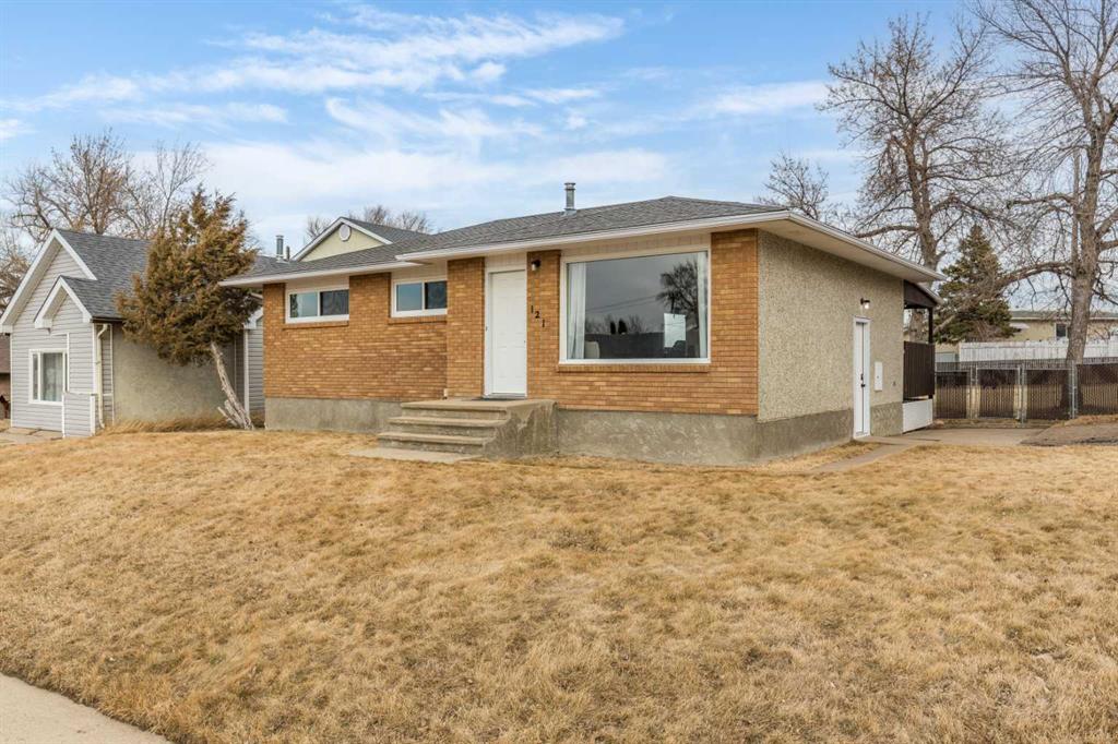 Second View of 121 6 Street SE, NONE, Redcliff, Alberta, T0J 2P0