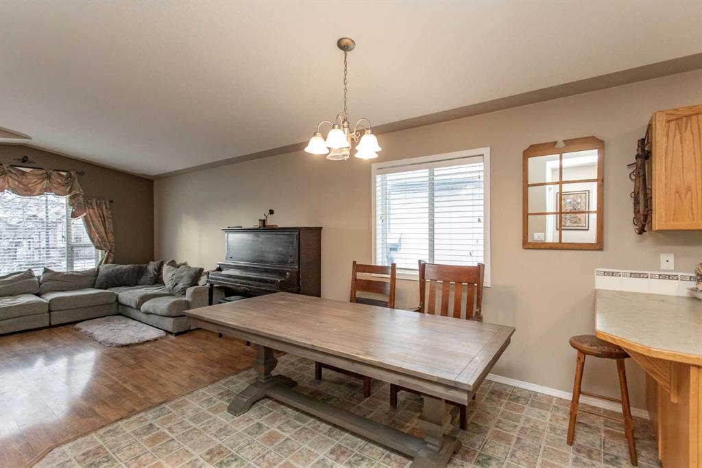 Fifth View of 236 Deschner Close , Devonshire, Red Deer, Alberta, T4R 3C2