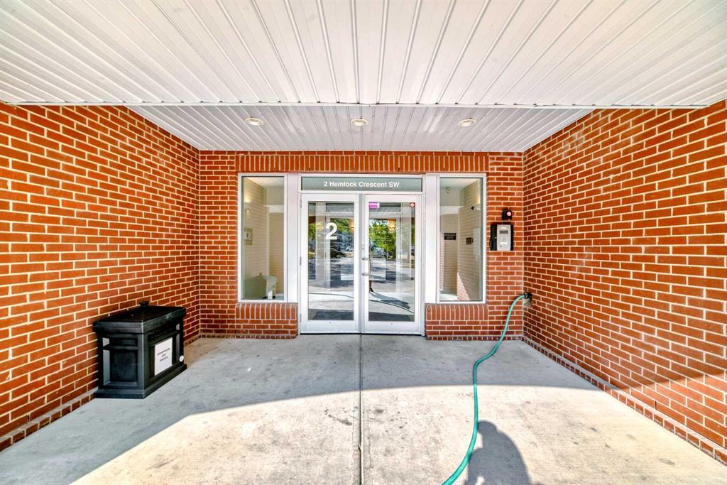 Third View of 214, 2 Hemlock Crescent SW, Spruce Cliff, Calgary, Alberta, T3C 2Z1