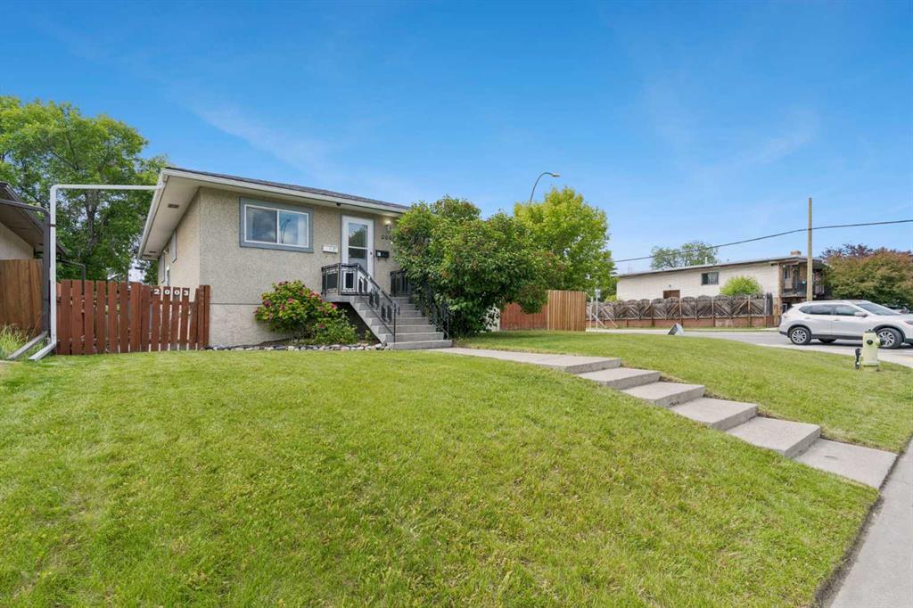 Fifth View of 2001 46 Street SE, Forest Lawn, Calgary, Alberta, T2B1K5