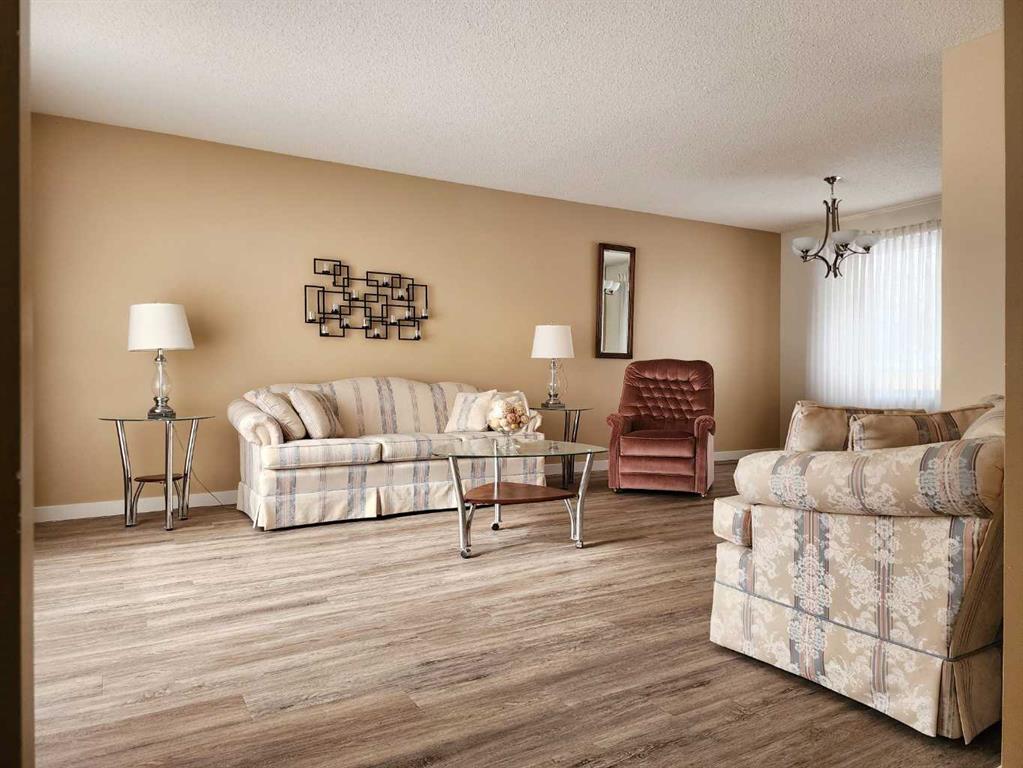 Fifth View of 15 Elm Crescent S, Redwood, Lethbridge, Alberta, T1K 4S8