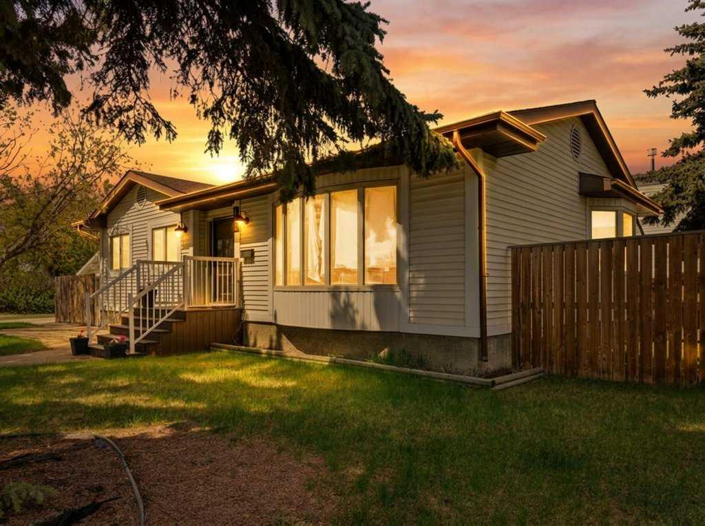 Second View of 124 Martin Close , Morrisroe, Red Deer, Alberta, T4R 1R8