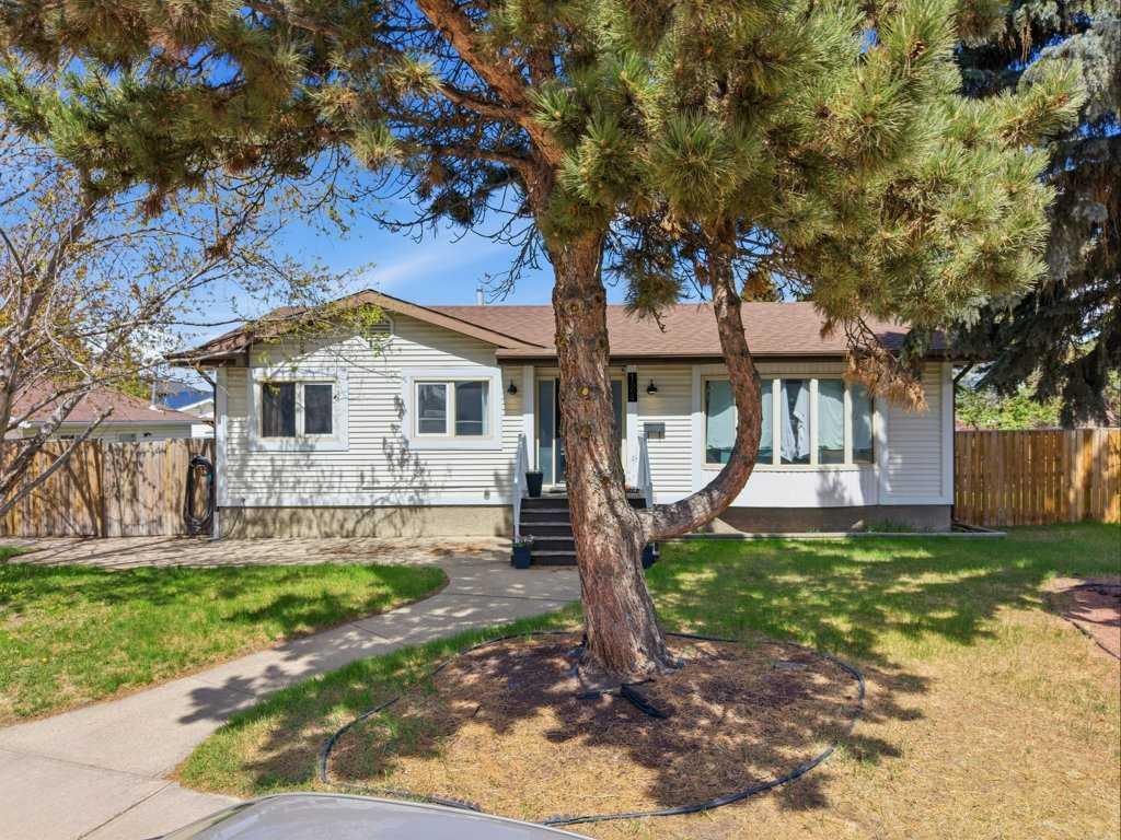 Third View of 124 Martin Close , Morrisroe, Red Deer, Alberta, T4R 1R8