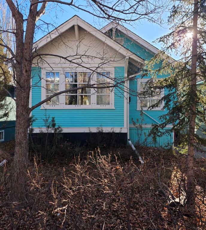Second View of 327 3 Avenue NE, Crescent Heights, Calgary, Alberta, R2E 0H5