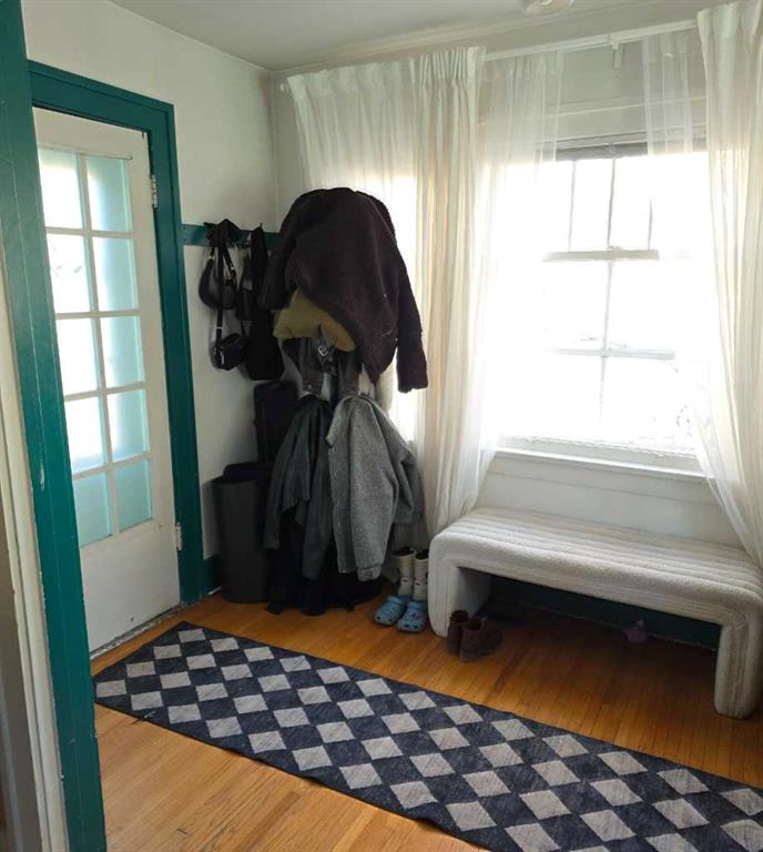 Third View of 327 3 Avenue NE, Crescent Heights, Calgary, Alberta, R2E 0H5