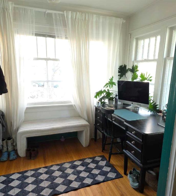 Fourth View of 327 3 Avenue NE, Crescent Heights, Calgary, Alberta, R2E 0H5