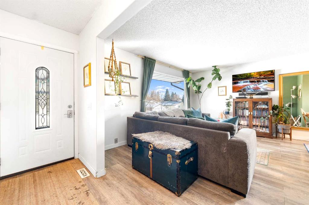 Fifth View of 715 130 Avenue SW, Canyon Meadows, Calgary, Alberta, T2W 2M9