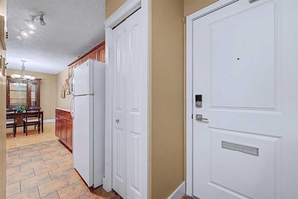 Fourth View of 356, 1620 8 Avenue NW, Hounsfield Heights/Briar Hill, Calgary, Alberta, T2N 1C4